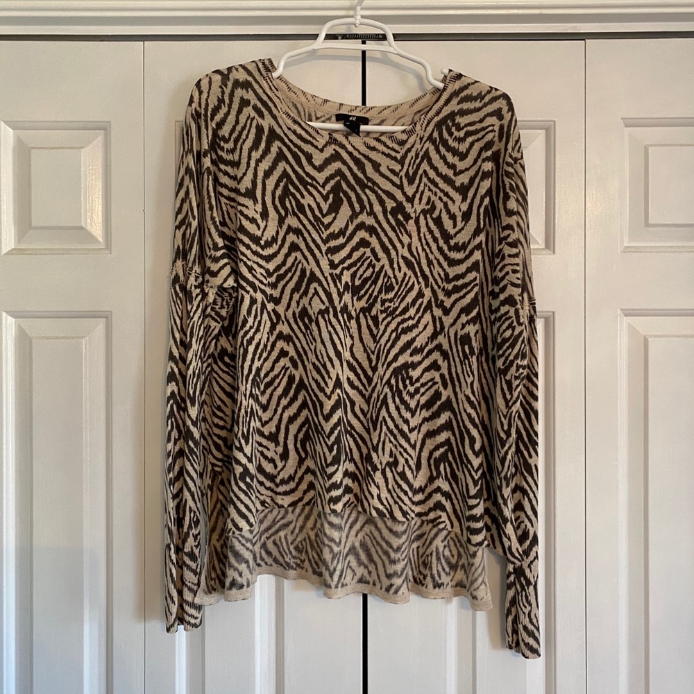 H&M Zebra Lightweight Crewneck Sweater - M